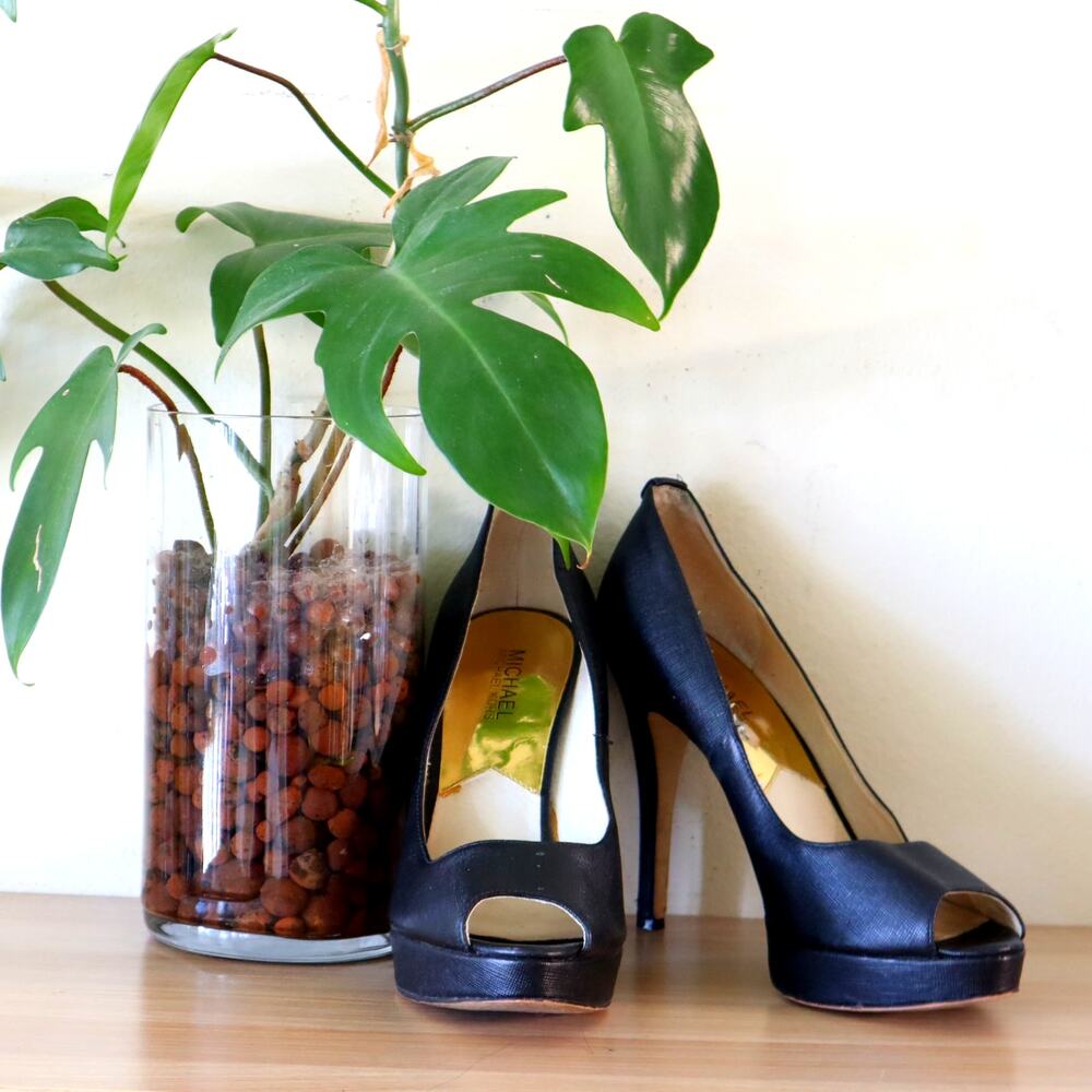 Women's MICHAEL Michael Kors Black York Platform Leather Peep-Toe Pumps Size 9